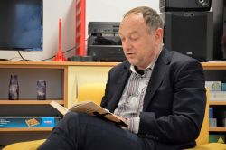 Literarna čajanka izpod peresa pisateljice Ksenije Trs in moderatorja večera, Staneta Kocutarja